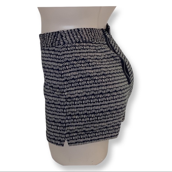 Silence + Noise Patterned Hot Shorts - Picture 2 of 4